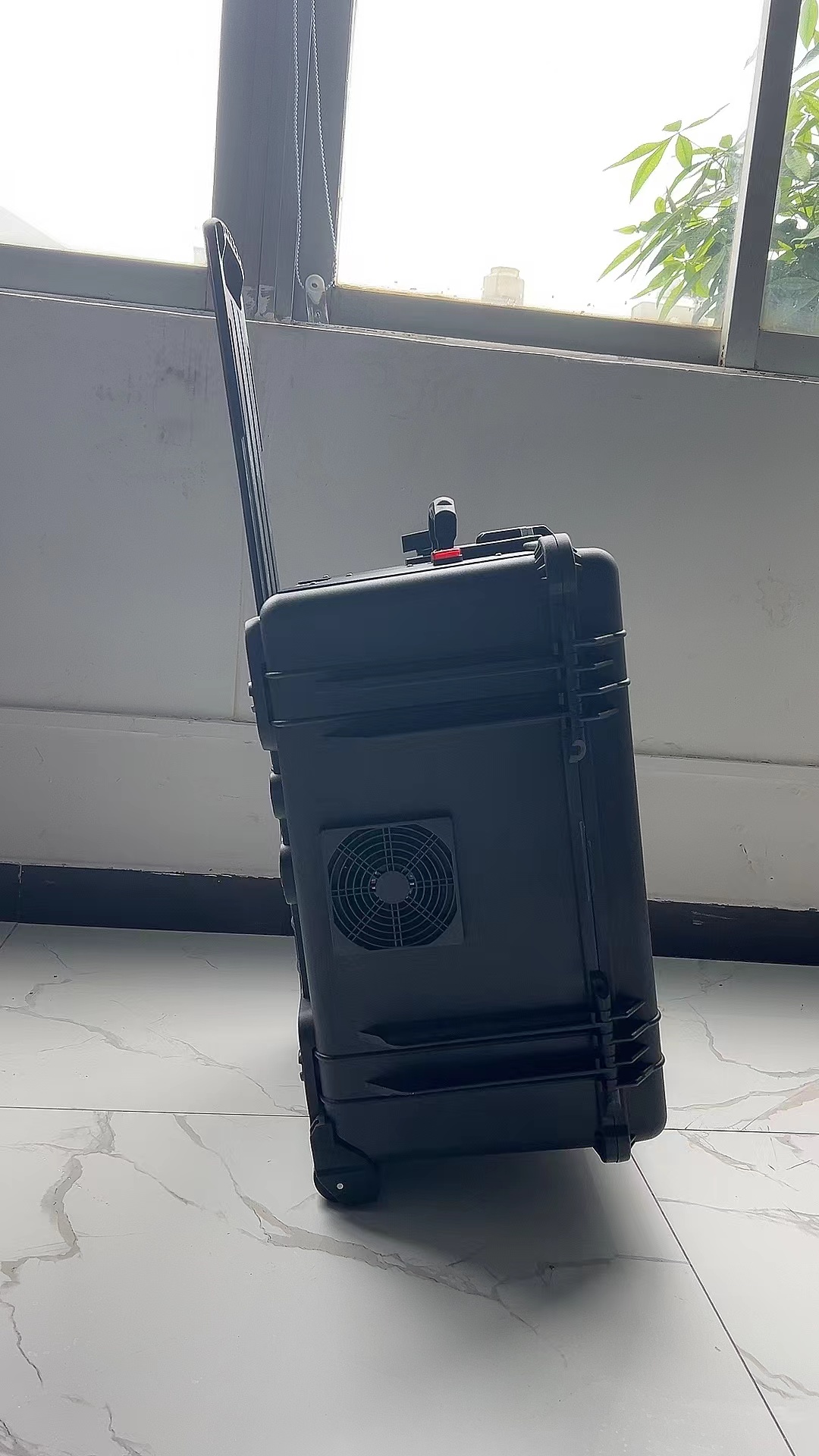 立山手拉箱型移动通信干扰器